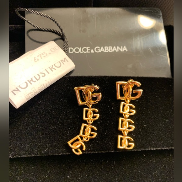 DG Charm Drop Earrings in gold
Dolce&Gabbana - Picture 10 of 13